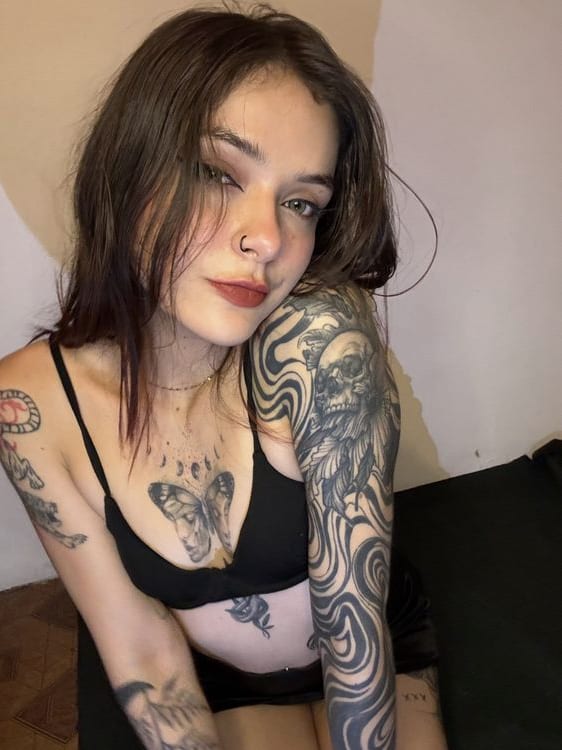 Créatrice OnlyFans Brunetky